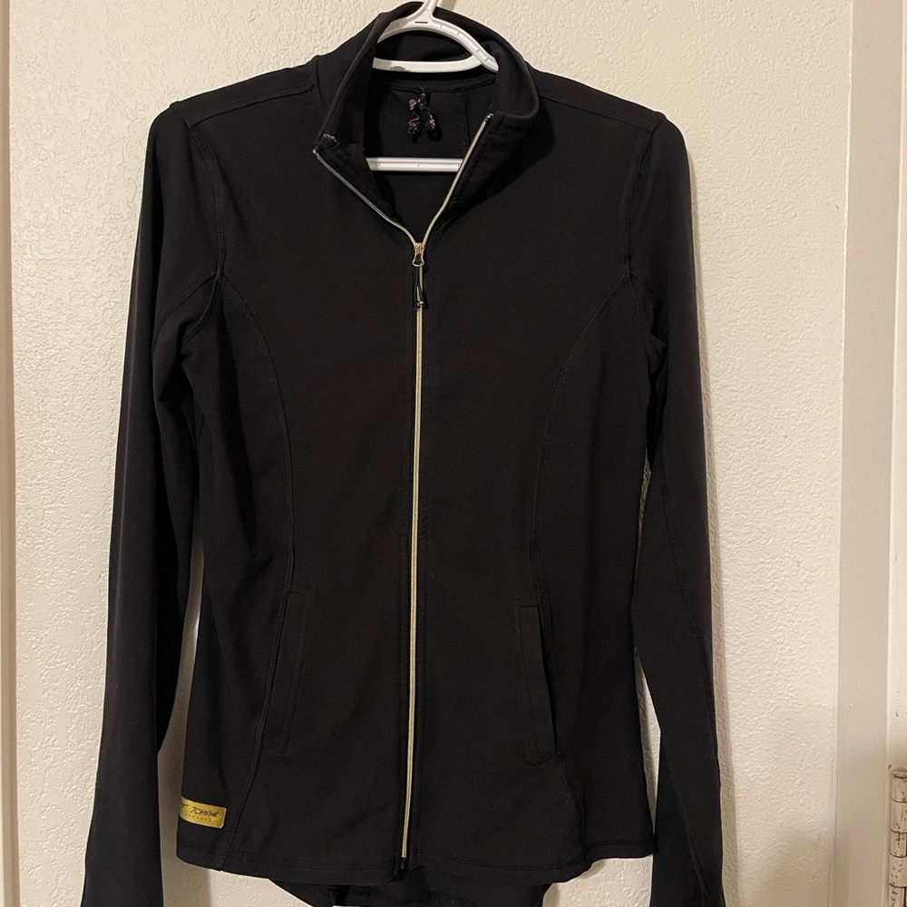Betsy Johnson performance jacket in black